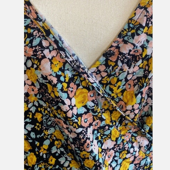 BCBGeneration Cropped-Wrap-Womens-Floral Size M - Picture 3 of 7